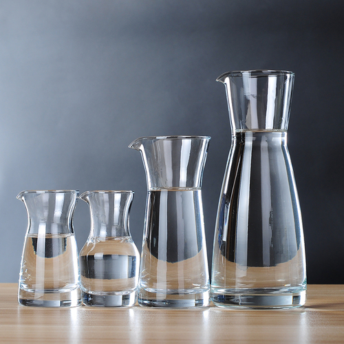 Factory wholesale 300ml wine carafe unique V-shaped mouth wine decanter glass carafe